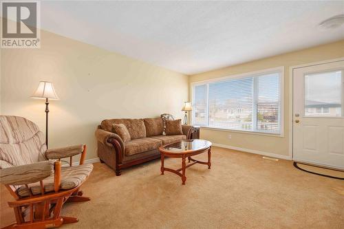 149 Templeton Crescent, St Clair, ON - Indoor Photo Showing Living Room