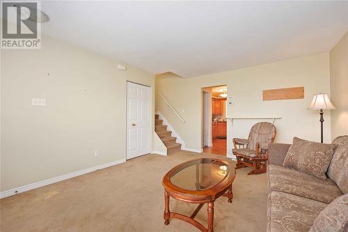 149 Templeton Crescent, St Clair, ON - Indoor Photo Showing Living Room