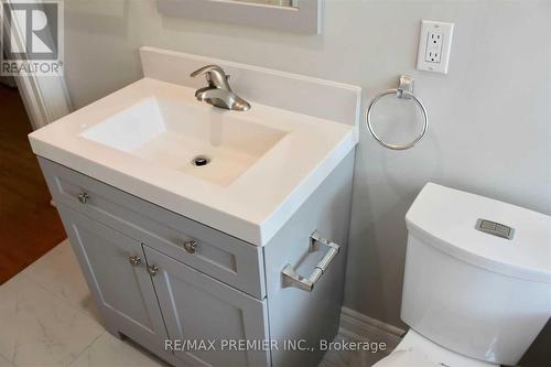 218 Hanna Road, Toronto, ON - Indoor Photo Showing Bathroom