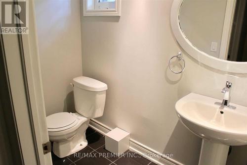 218 Hanna Road, Toronto, ON - Indoor Photo Showing Bathroom