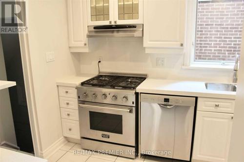 218 Hanna Road, Toronto, ON - Indoor Photo Showing Kitchen