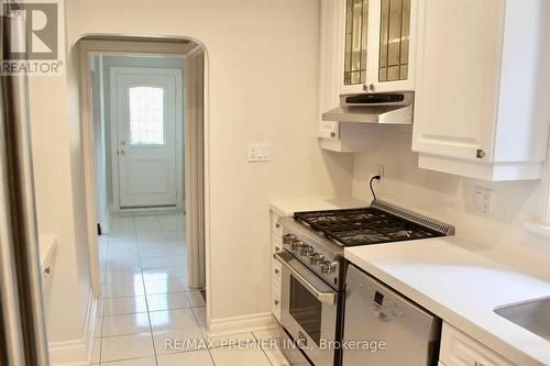 218 Hanna Road, Toronto, ON - Indoor Photo Showing Kitchen