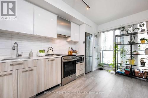 832 - 251 Jarvis Street, Toronto, ON - Indoor Photo Showing Kitchen With Upgraded Kitchen