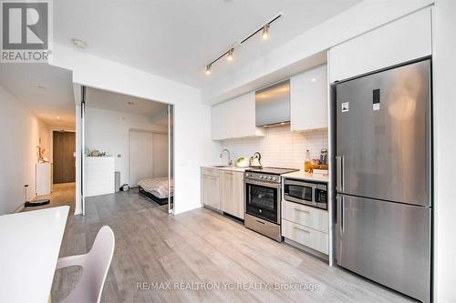 832 - 251 Jarvis Street, Toronto, ON - Indoor Photo Showing Kitchen