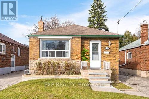 2774 St Clair Avenue E, Toronto, ON - Outdoor