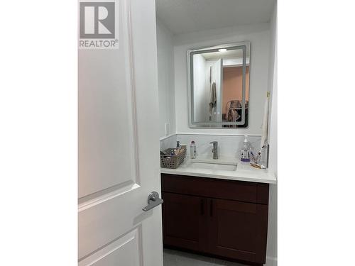 1680 Coquitlam Ave, Port Coquitlam, BC - Indoor Photo Showing Bathroom