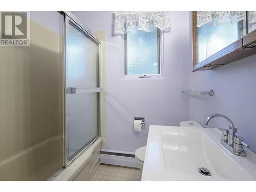 939 Mcmurdo Drive, Kamloops, BC - Indoor Photo Showing Bathroom