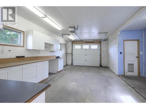 939 Mcmurdo Drive, Kamloops, BC - Indoor Photo Showing Garage