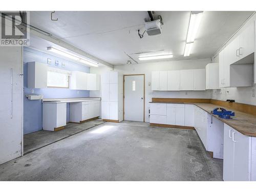 939 Mcmurdo Drive, Kamloops, BC - Indoor Photo Showing Kitchen