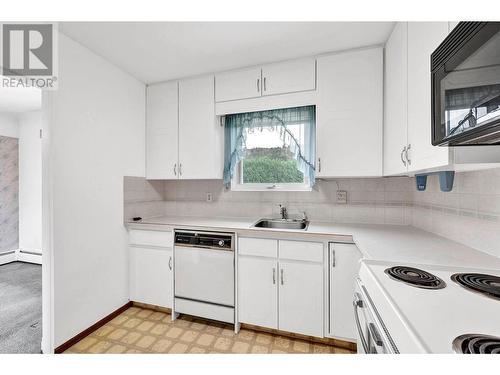 939 Mcmurdo Drive, Kamloops, BC - Indoor Photo Showing Kitchen