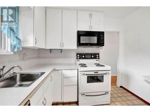 939 Mcmurdo Drive, Kamloops, BC - Indoor Photo Showing Kitchen