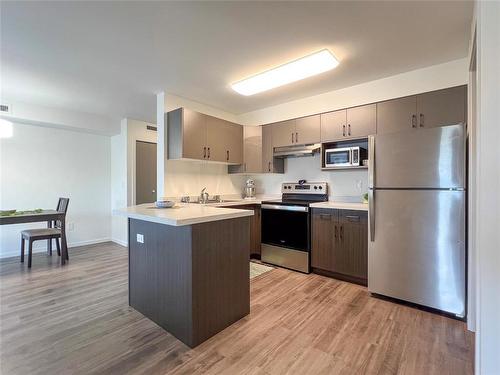 406 1400 Pacific Avenue, Brandon, MB - Indoor Photo Showing Kitchen