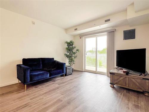 406 1400 Pacific Avenue, Brandon, MB - Indoor Photo Showing Living Room