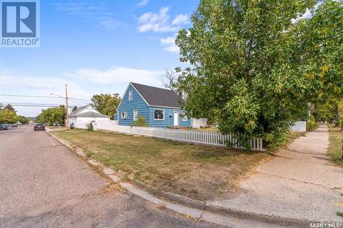 278 Coteau Street W, Moose Jaw, SK - Outdoor