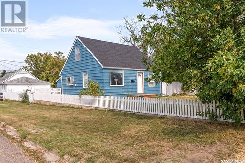 278 Coteau Street W, Moose Jaw, SK - Outdoor