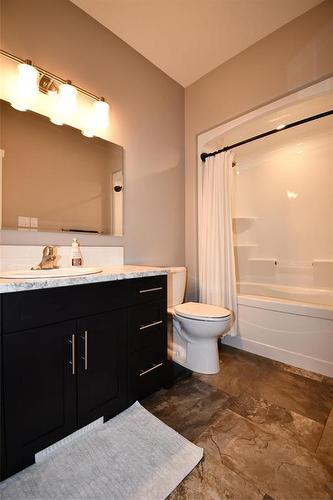 302 Clement Drive, Russell, MB - Indoor Photo Showing Bathroom