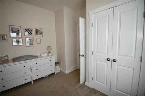 302 Clement Drive, Russell, MB - Indoor Photo Showing Bedroom