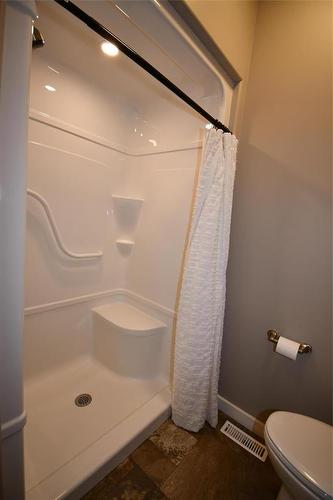 302 Clement Drive, Russell, MB - Indoor Photo Showing Bathroom