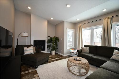 302 Clement Drive, Russell, MB - Indoor Photo Showing Living Room