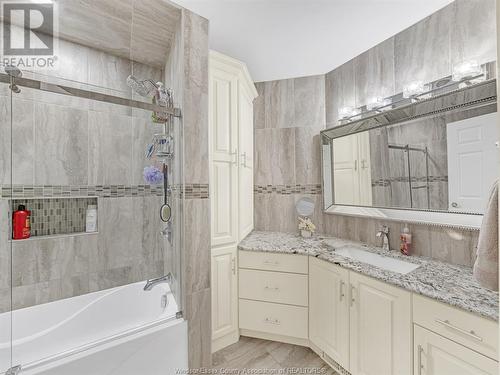 18 Shawnee Court, Leamington, ON - Indoor Photo Showing Bathroom