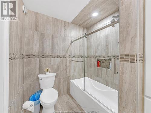 18 Shawnee Court, Leamington, ON - Indoor Photo Showing Bathroom