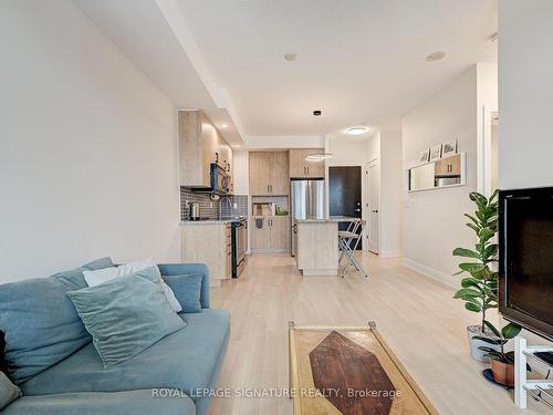 1610-120 Homewood Ave, Toronto, ON - Indoor Photo Showing Living Room