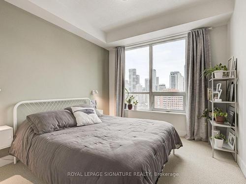 1610-120 Homewood Ave, Toronto, ON - Indoor Photo Showing Bedroom