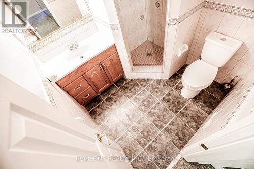 621 Winterton Way, Mississauga, ON - Indoor Photo Showing Bathroom