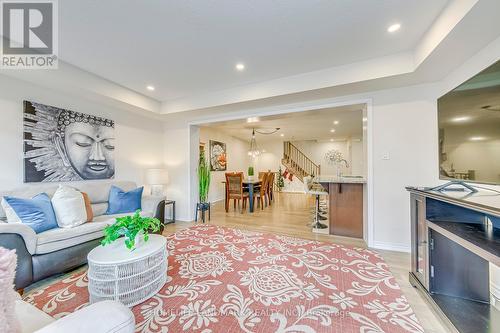 3075 Harebell Gate, Oakville, ON - Indoor Photo Showing Living Room