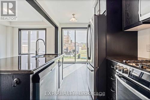 5 Pelican Lane, Hamilton, ON - Indoor Photo Showing Kitchen With Stainless Steel Kitchen With Upgraded Kitchen