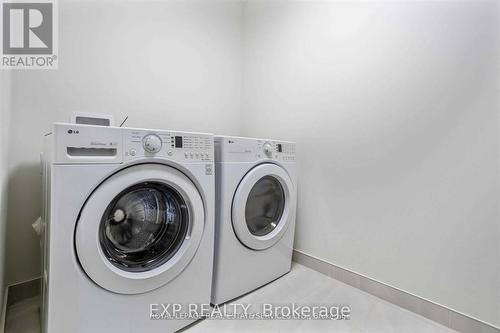 5 Pelican Lane, Hamilton, ON - Indoor Photo Showing Laundry Room