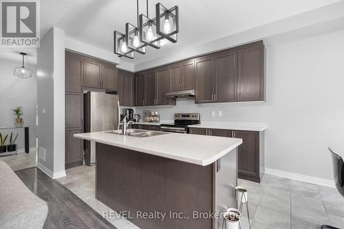 39 Sparkle Drive, Thorold (560 - Rolling Meadows), ON - Indoor Photo Showing Kitchen With Double Sink