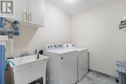 39 Sparkle Drive, Thorold (560 - Rolling Meadows), ON - Indoor Photo Showing Laundry Room