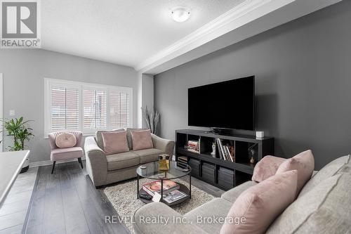 39 Sparkle Drive, Thorold (560 - Rolling Meadows), ON - Indoor Photo Showing Living Room