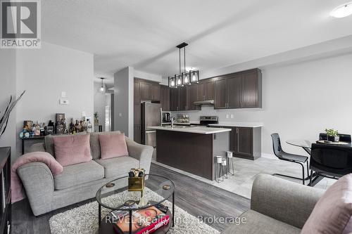 39 Sparkle Drive, Thorold (560 - Rolling Meadows), ON - Indoor Photo Showing Living Room