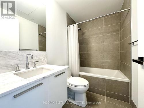 2308 - 3 Gloucester Street, Toronto, ON - Indoor Photo Showing Bathroom