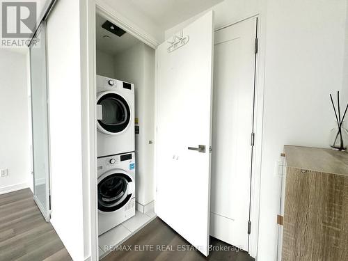 2308 - 3 Gloucester Street, Toronto, ON - Indoor Photo Showing Laundry Room