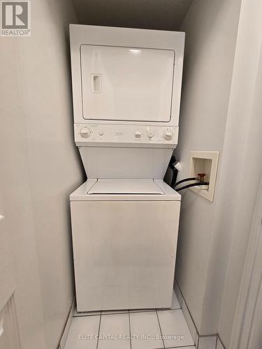 1109 - 5500 Yonge Street, Toronto, ON - Indoor Photo Showing Laundry Room