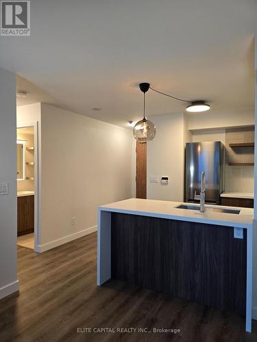 1109 - 5500 Yonge Street, Toronto, ON - Indoor Photo Showing Kitchen