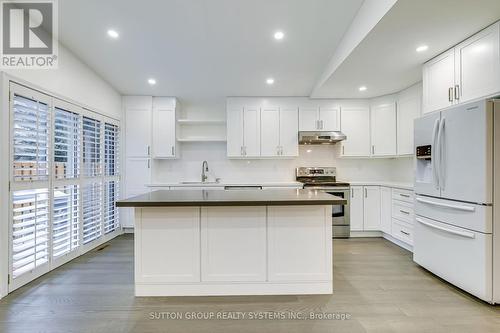 3440 Warley Court, Mississauga, ON - Indoor Photo Showing Kitchen With Upgraded Kitchen