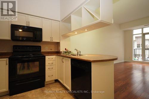 320 - 330 Princess Royal Drive, Mississauga, ON - Indoor Photo Showing Kitchen With Double Sink