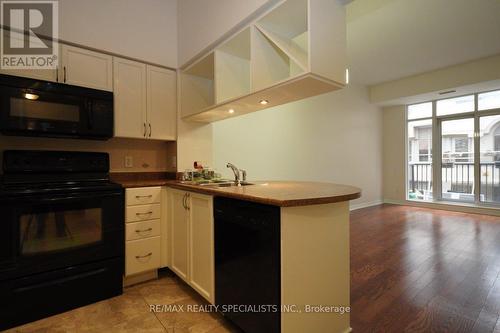 320 - 330 Princess Royal Drive, Mississauga, ON - Indoor Photo Showing Kitchen With Double Sink