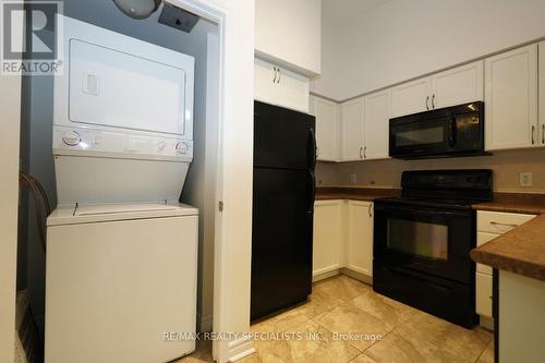 320 - 330 Princess Royal Drive, Mississauga, ON - Indoor Photo Showing Laundry Room