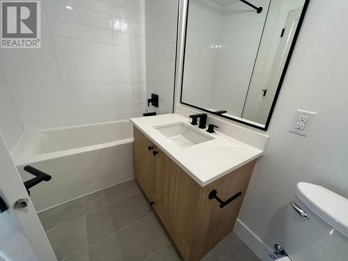 212N 22226 Brown Avenue, Maple Ridge, BC - Indoor Photo Showing Bathroom