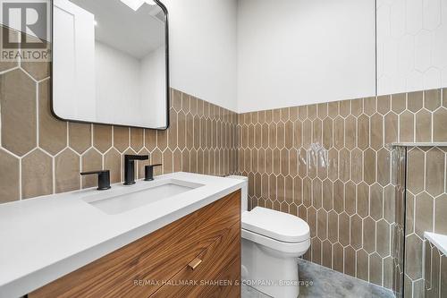 66 Parkhurst Boulevard, Toronto, ON - Indoor Photo Showing Bathroom