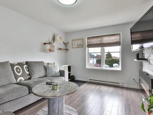 Salon - 301-585 Rue Robidoux, Marieville, QC - Indoor Photo Showing Living Room