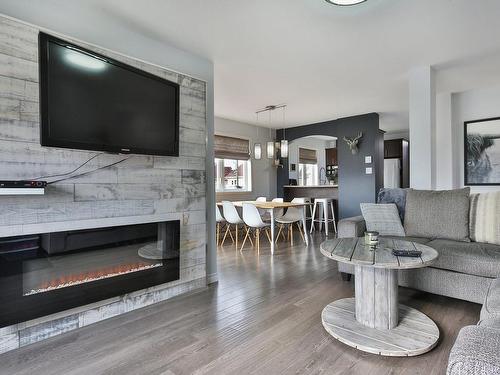 Vue d'ensemble - 301-585 Rue Robidoux, Marieville, QC - Indoor Photo Showing Living Room With Fireplace