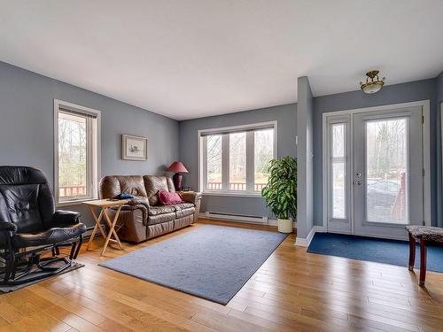 Living room - 1387 Rue Du Clos-Des-Artisans, Prévost, QC - Indoor Photo Showing Living Room