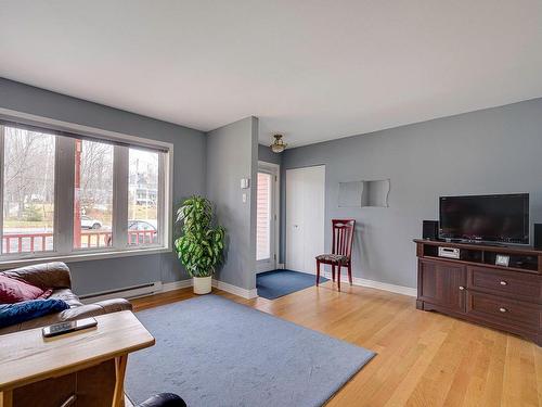 Living room - 1387 Rue Du Clos-Des-Artisans, Prévost, QC - Indoor Photo Showing Living Room