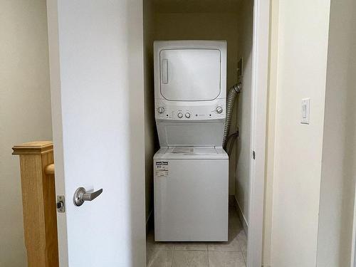 99-590 North Service Rd E, Hamilton, ON - Indoor Photo Showing Laundry Room